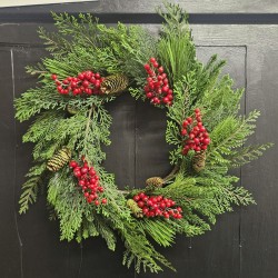 Casewick Pine & Berry Luxury Christmas Wreath 56cm - X21110 BAY4D