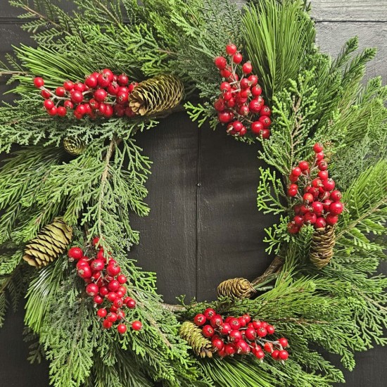 Casewick Pine & Berry Luxury Christmas Wreath 56cm - X21110 BAY4D