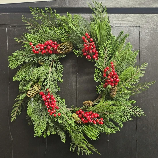 Casewick Pine & Berry Luxury Christmas Wreath 56cm - X21110 BAY4D