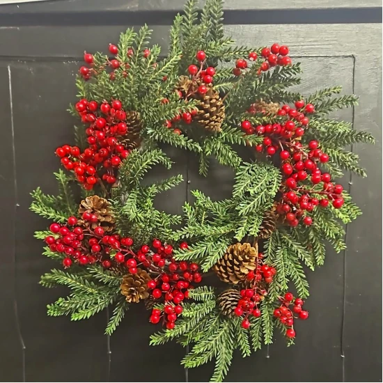 Sabina Pine & Berry Luxury Christmas Wreath - OX001b