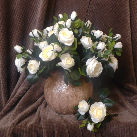 Artificial Old Roses Spray Ivory Short Stem 41cm - R605 N2
