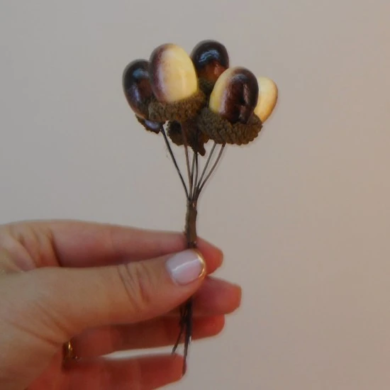 Bunch of 6 Artificial Acorn Picks - X19304 BAY3C
